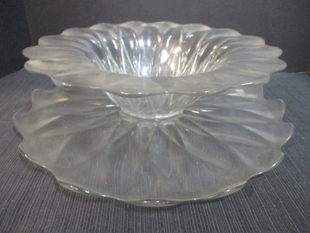 Heisey Glass Petal Bowl & 15" Platter: . 