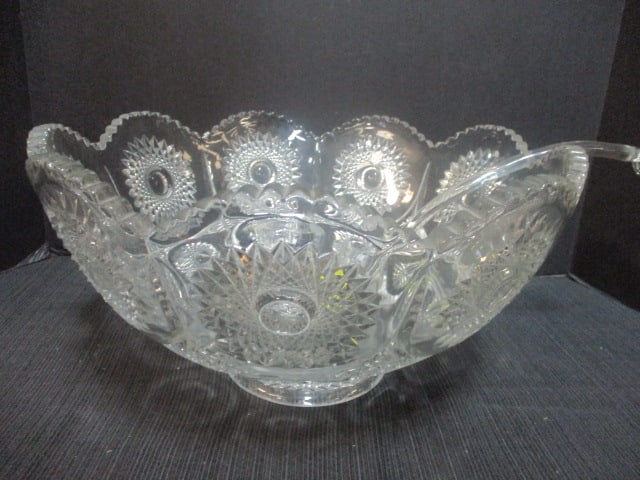 Sunburst/Star Pattern Large Punch Bowl w/Glass Ladle: .