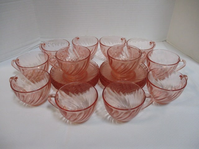 Arcoroc France 'Pink Depression Glass Cup/Saucers (12 Each): . 