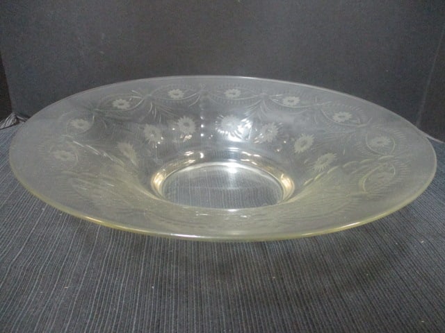Vintage 'Sandwich Pattern' Pressed Glass Serving Bowl: 14" Diam x 3 1/4" Deep 