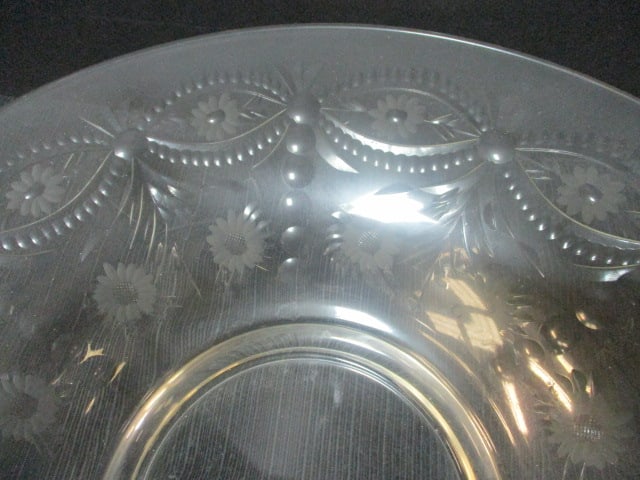 Vintage 'Sandwich Pattern' Pressed Glass Serving Bowl - 3