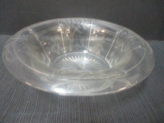 Heisey Glass Floral Pattern Bowl: 9 1/2" Diam x 3" Deep 