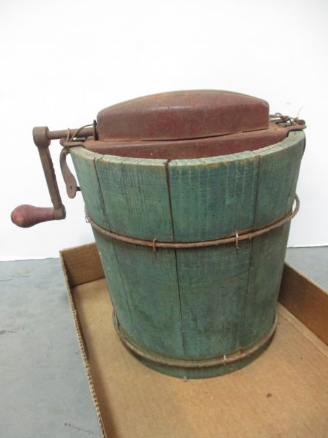 Antique Barrel Hand Turn Ice Cream Churn: Needs repair (see all pictures) 