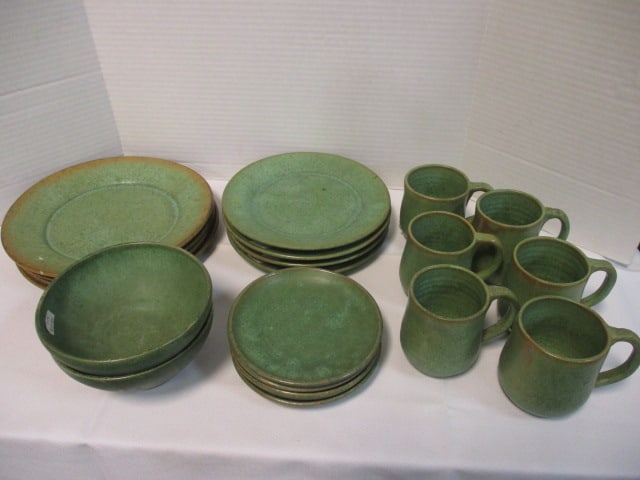 Mottled Green Glaze Pottery w/Speckling 20 PC Dinnerware: . 