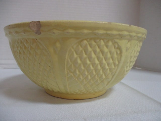 Robinson Ransbottom Ohio Mixing Bowl: Some Chips (see all pictures) 