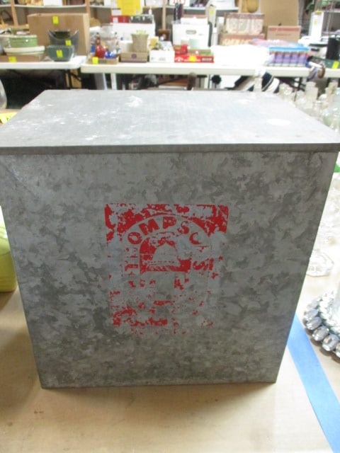 Cumberland Case Co. Chattanooga, TN Antique Metal Porch Box: 12 x 10 x 12 