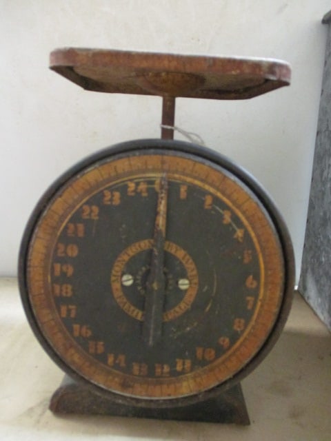 Montgomery Ward Vintage Family Scale: Some Rust (see all pictures) 