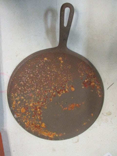 Cast Iron Flat Round Griddle (1 of 5)