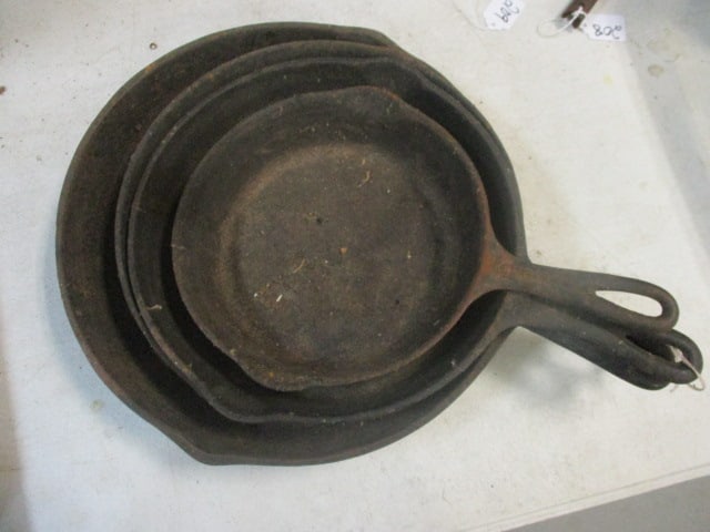 Cast Iron Skillets (Lot of 4) (1 of 5)