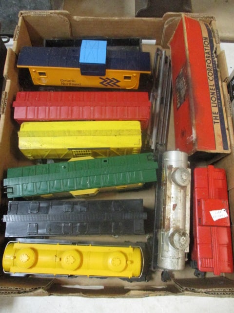 Lionel/Reading/Northern Pacific, etc. Train Cars Grouping: see all pictures