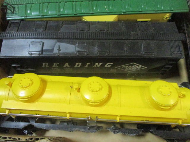 Lionel/Reading/Northern Pacific, etc. Train Cars Grouping - 2