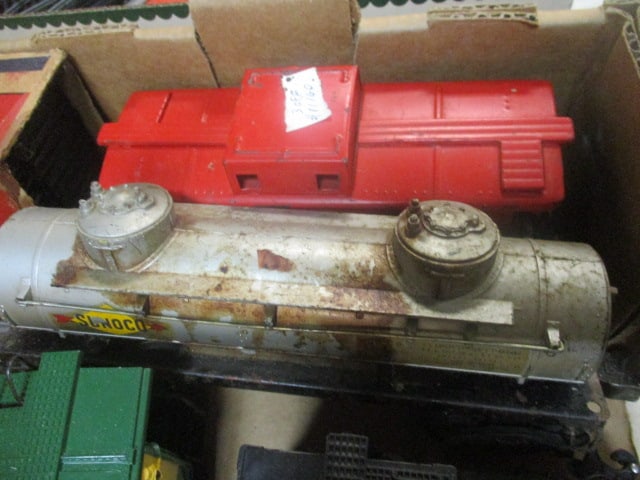 Lionel/Reading/Northern Pacific, etc. Train Cars Grouping - 6