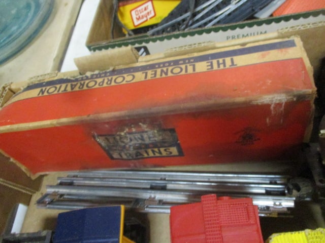 Lionel/Reading/Northern Pacific, etc. Train Cars Grouping - 7