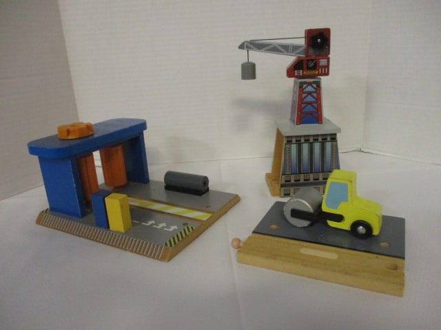 Wooden Toy Train Construction Site Crane Dock & Accessories (1 of 5)
