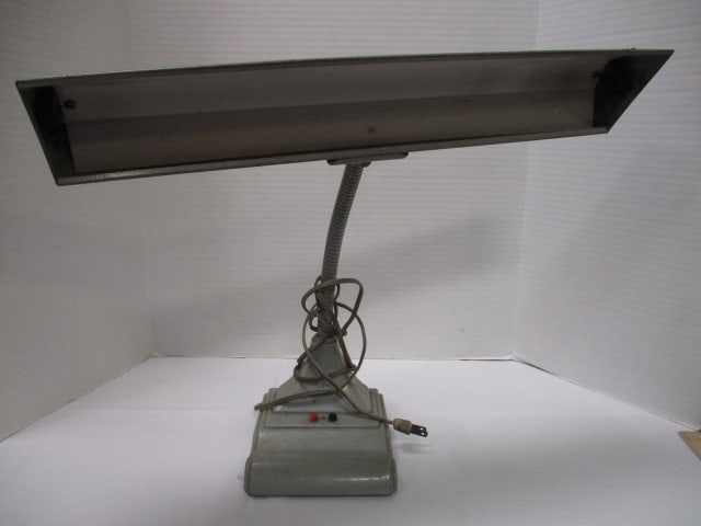 Flexarm Industrial Desk Lamp: uses 17" Flourescent Bulb (Not included) 