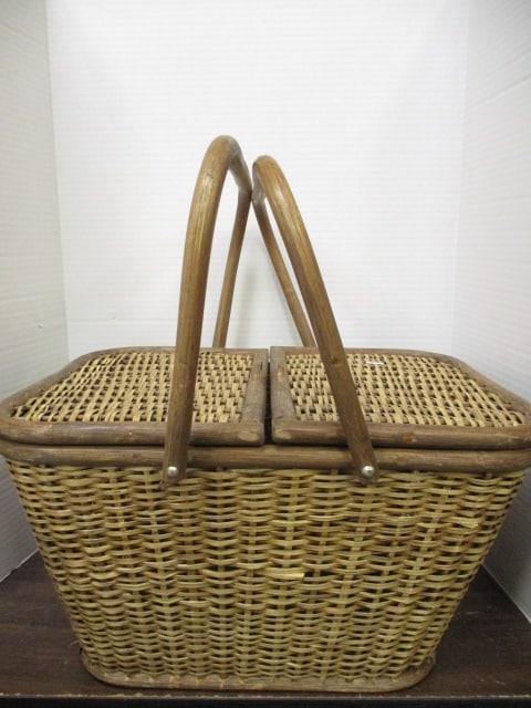 Wicker Picnic Basket (1 of 6)