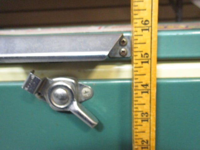 Vintage Coleman Metal Ice Chest/Cooler - 10