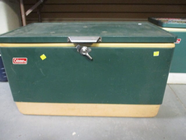 Vintage Coleman Metal Ice Chest/Cooler (1 of 12)