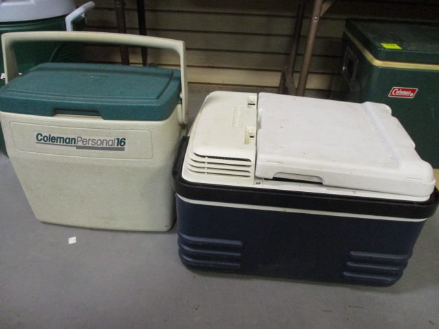 Coleman Personal 16 Cooler & Igloo Plentikool Cooler: . 