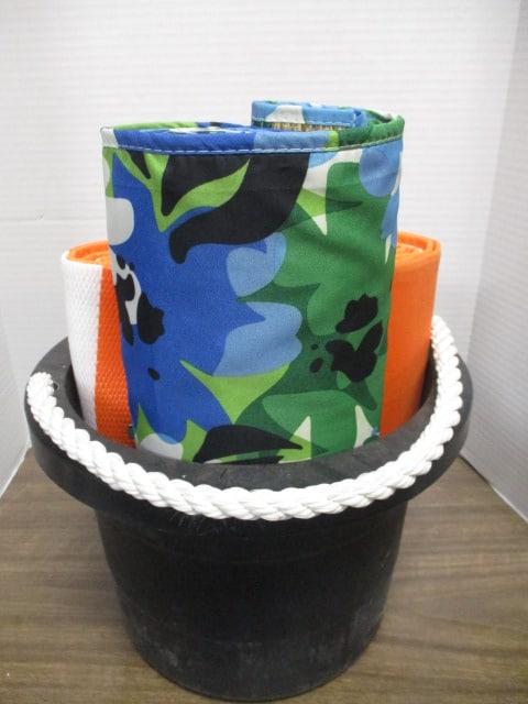 Black Rope Handle Bucket & 2 Beach Mats: . 