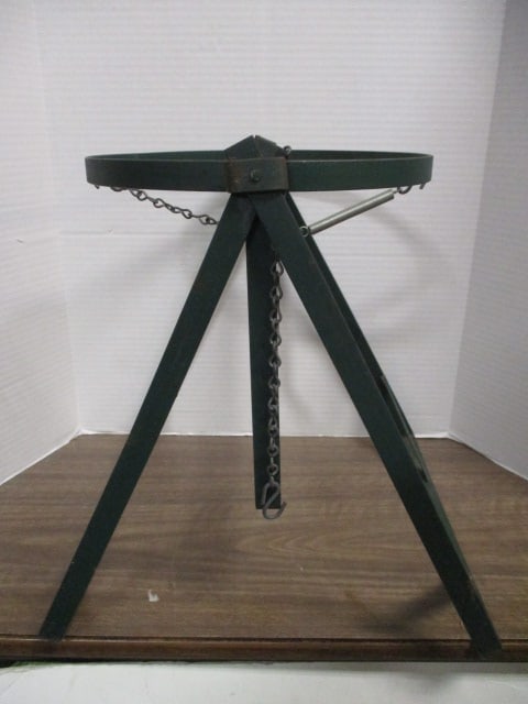 Green Metal Cylinder Storage Stand: . 