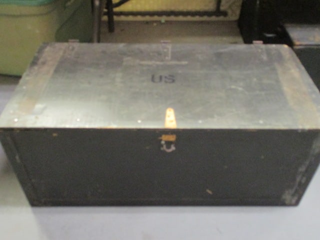 US Military Wood Trunk (1 of 10)