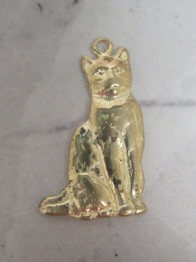 10k Gold Cat Pendant: Weighs 1.8 grams 