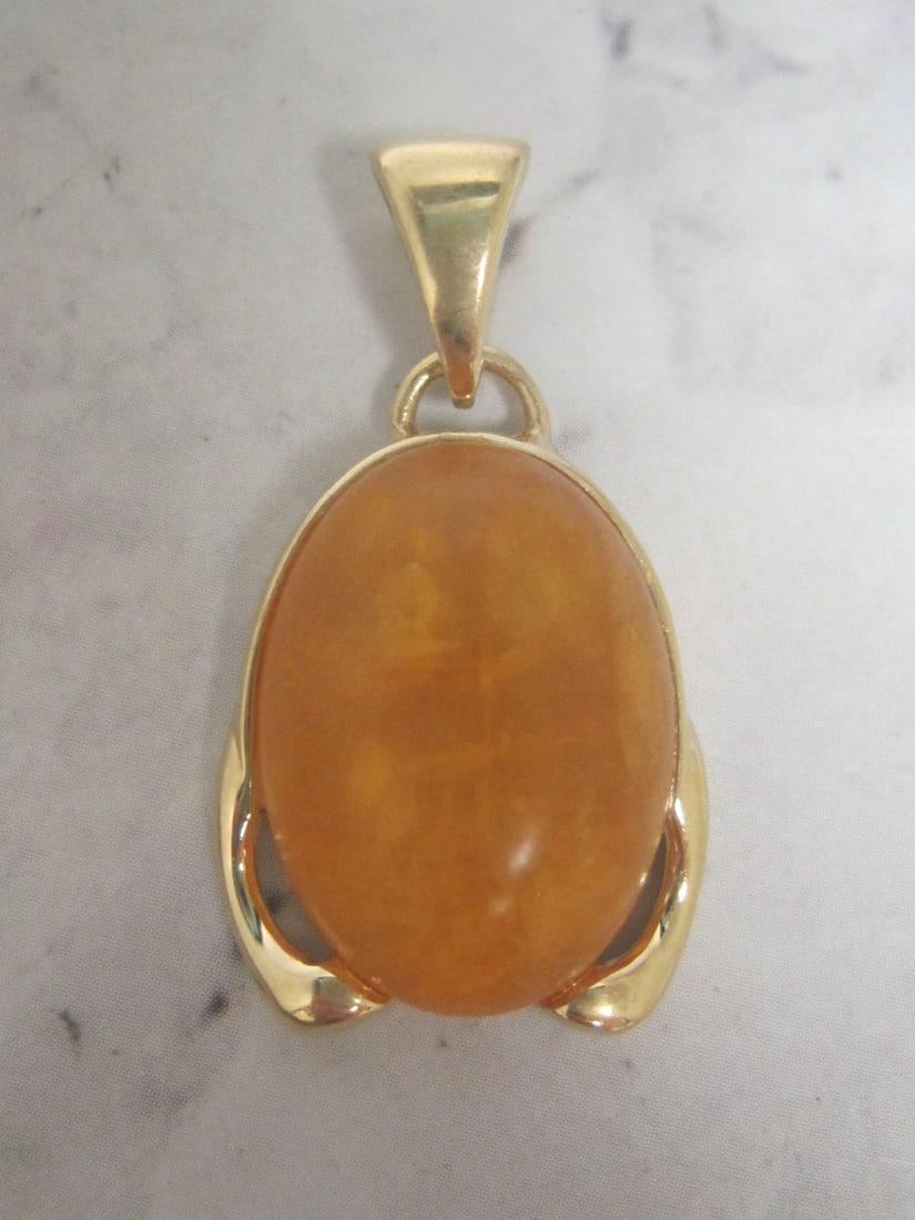 14k Gold Amber Pendant: Weighs 3.3 grams 