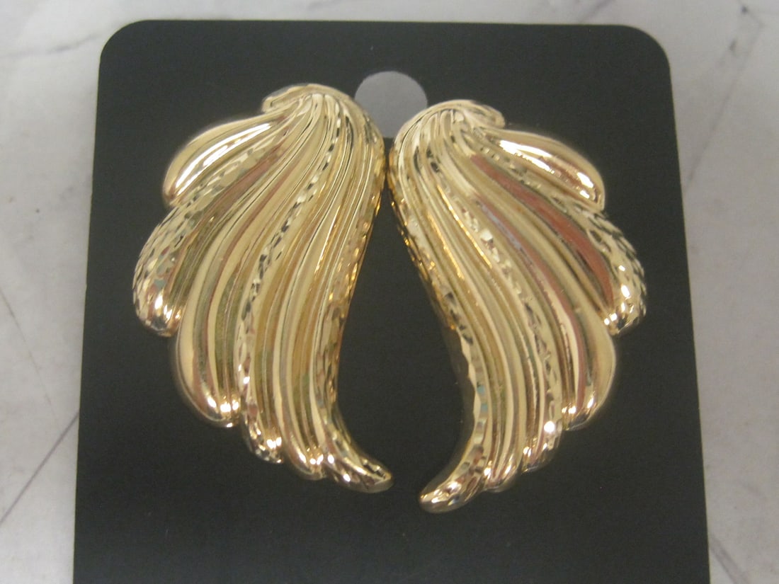 14k Angel Wings Pierced Earrings: Weighs 4.4 grams 
