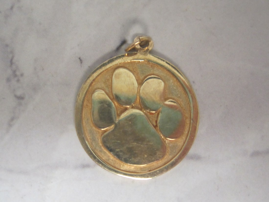 10k Gold Tiger Paw Pendant: Weighs 2.8 grams 