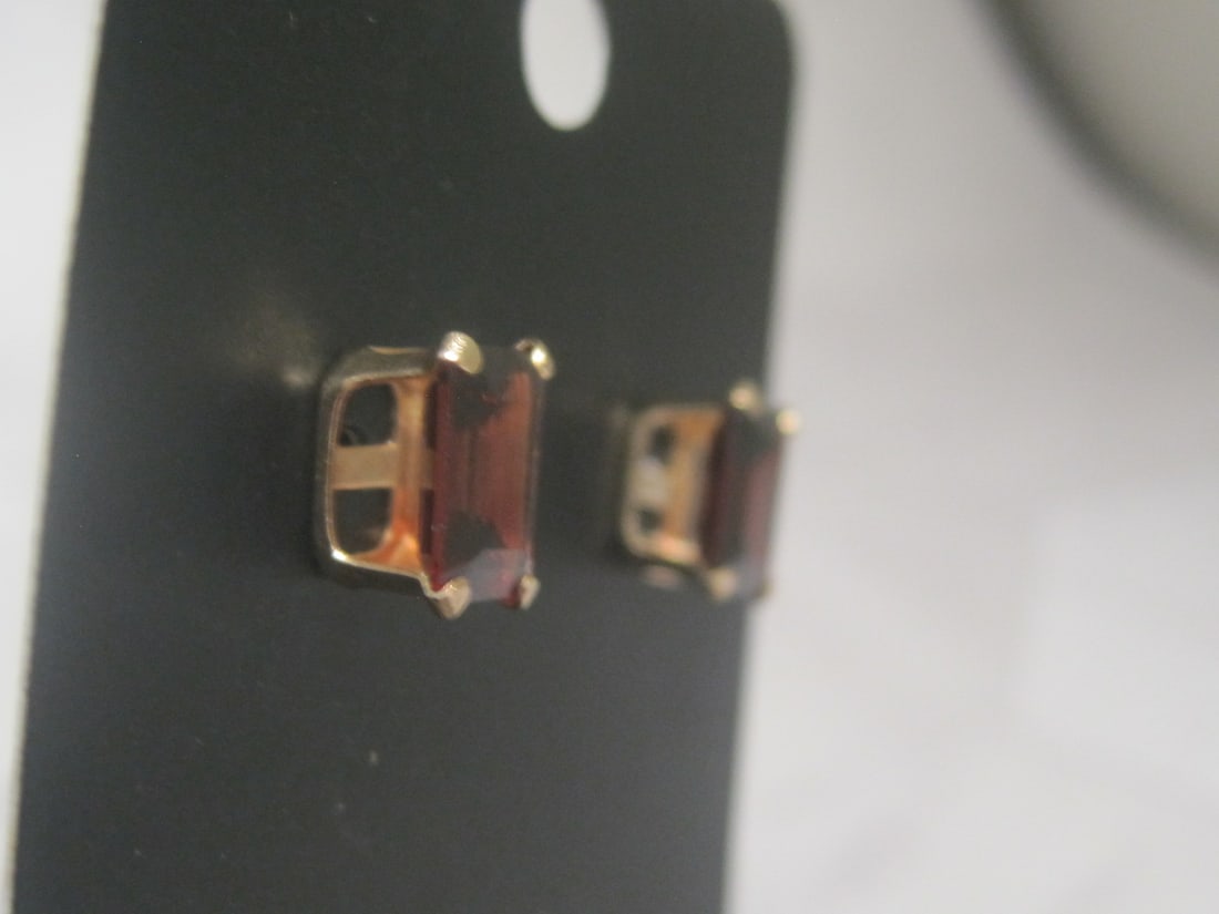 14k Gold Garnet Pierced Earrings - 4