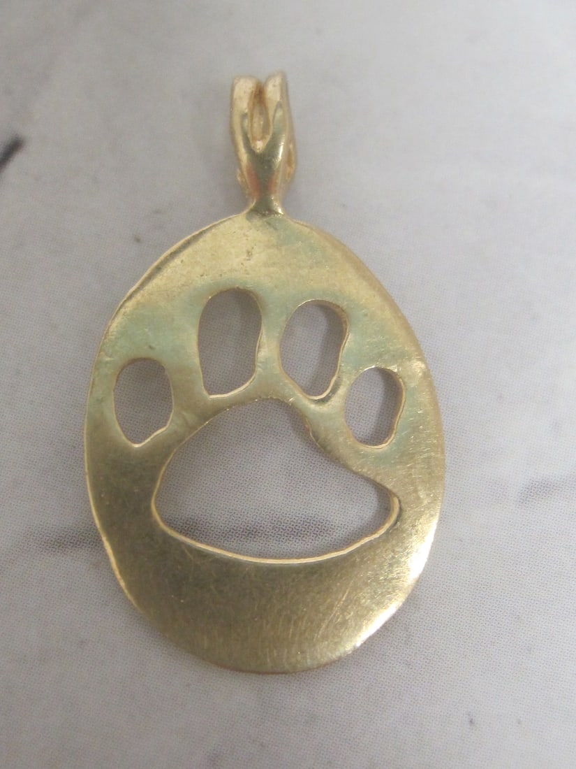 14k Gold Tiger Paw Pendant: Weighs 1.3 grams 
