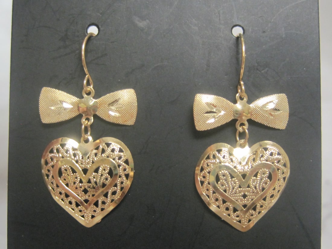 14k Gold Heart & Bow Earrings: Weighs 1.3 grams 