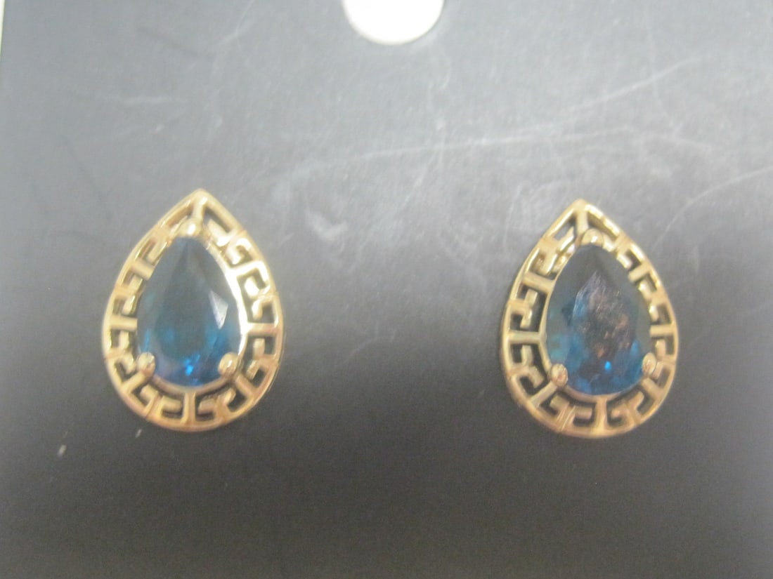 10k Gold Green Tourmaline Greek Key Style Pierced Earrings: Weighs 1.8 grams, possibly synthetic 