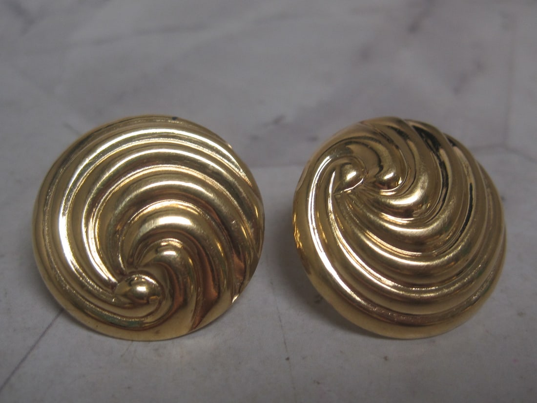 14k Gold Swirl Pierced Earrings: Weighs 3.8 grams 