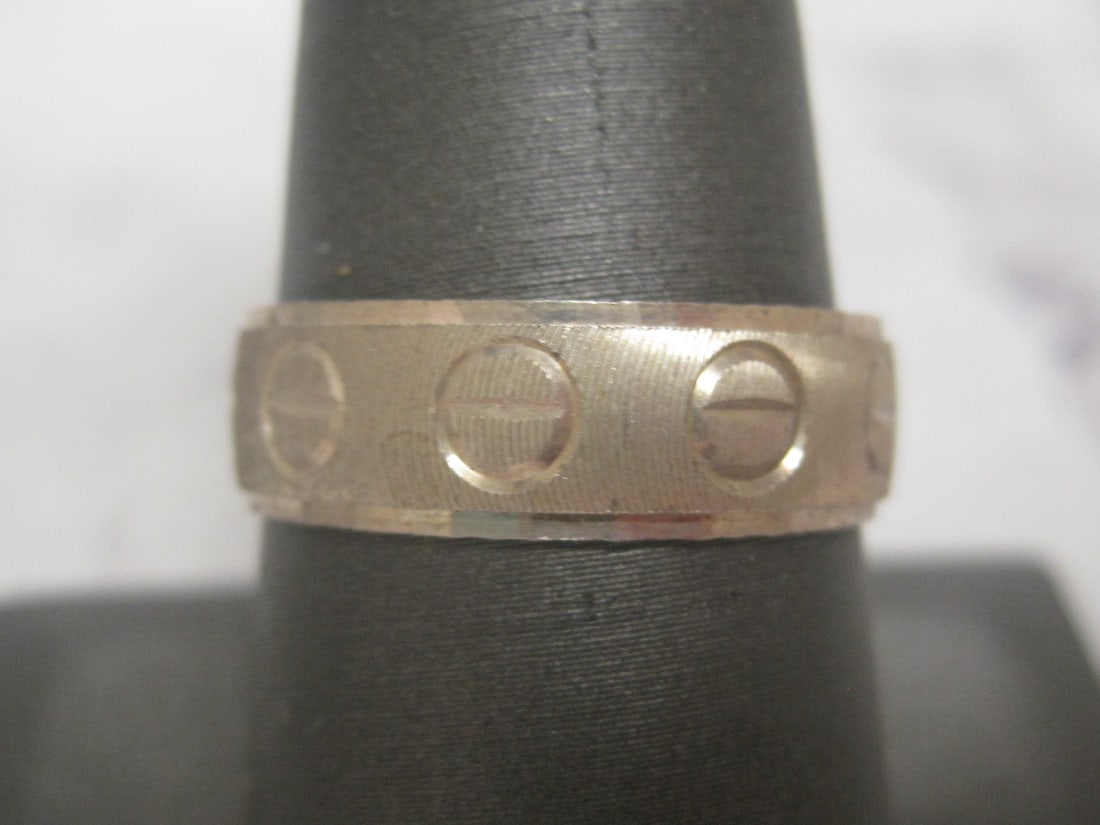 Sterling Silver Nailhead Band Ring: Weighs 2.6 grams, Size 9 