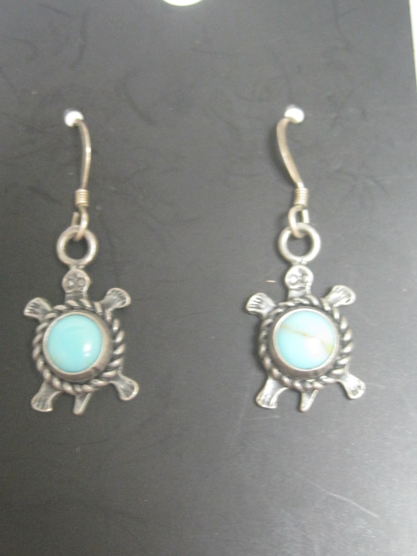 Sterling Silver Turquoise Turtle Earrings: Weighs 3.4 grams 