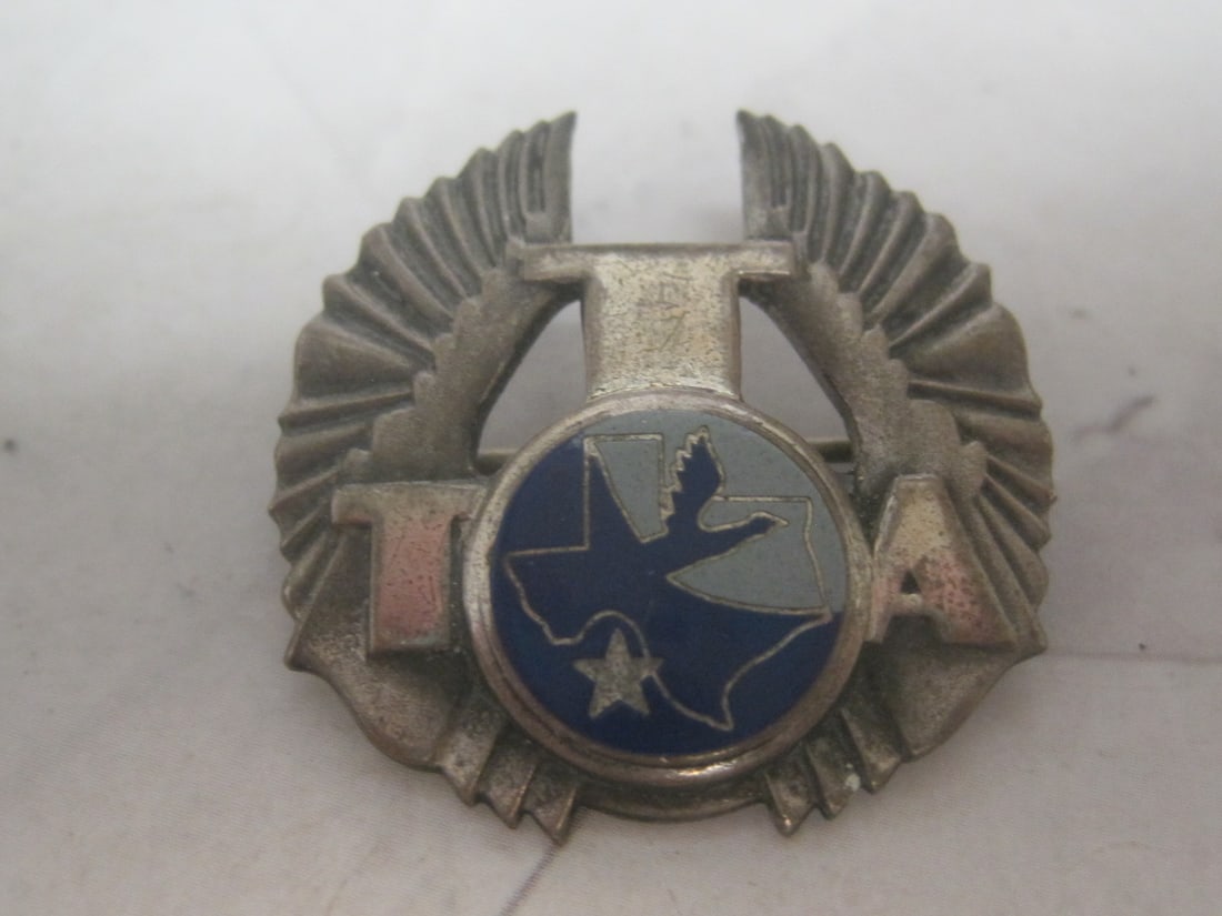 Sterling Silver 1960's Trans. Texas Airways Pilot Hat Badge: Weighs 8.1 grams 