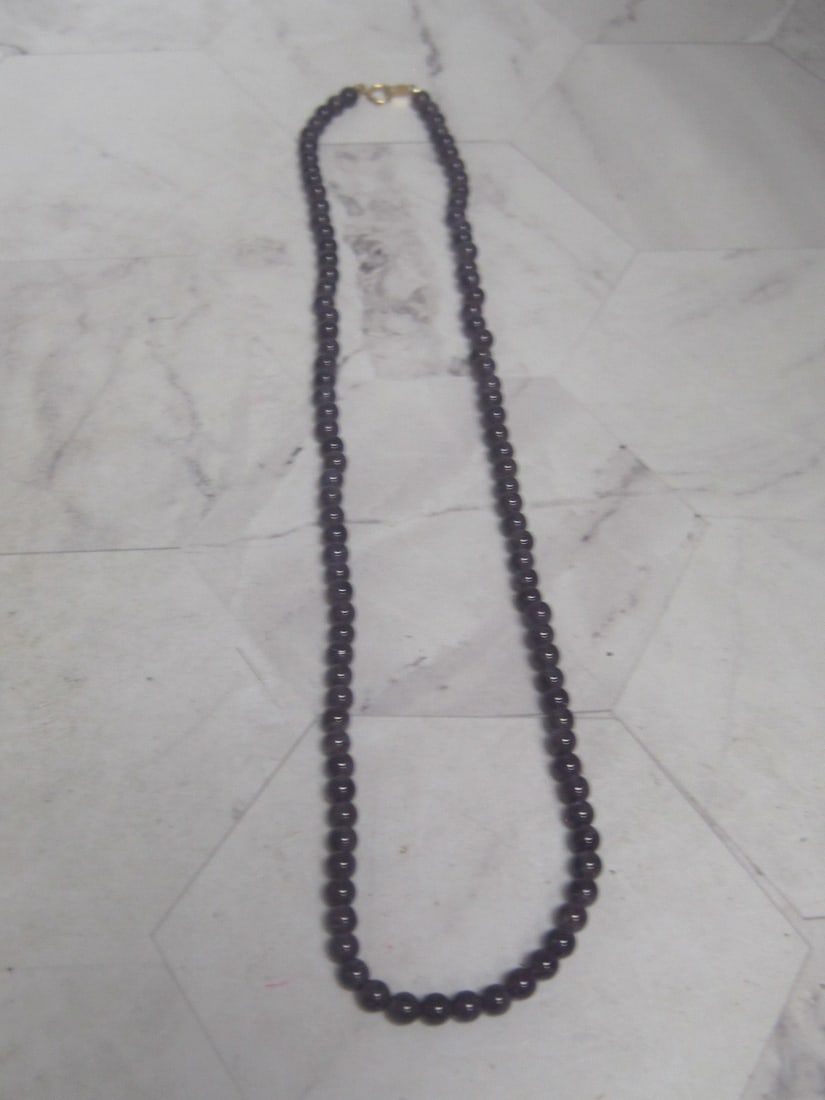 18" Amethyst Bead Necklace with 14k Gold Clasp: . 