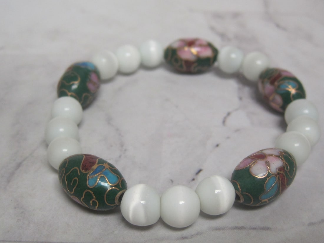 Irridescent & Cloisonne Bead Stretch Bracelet: . 