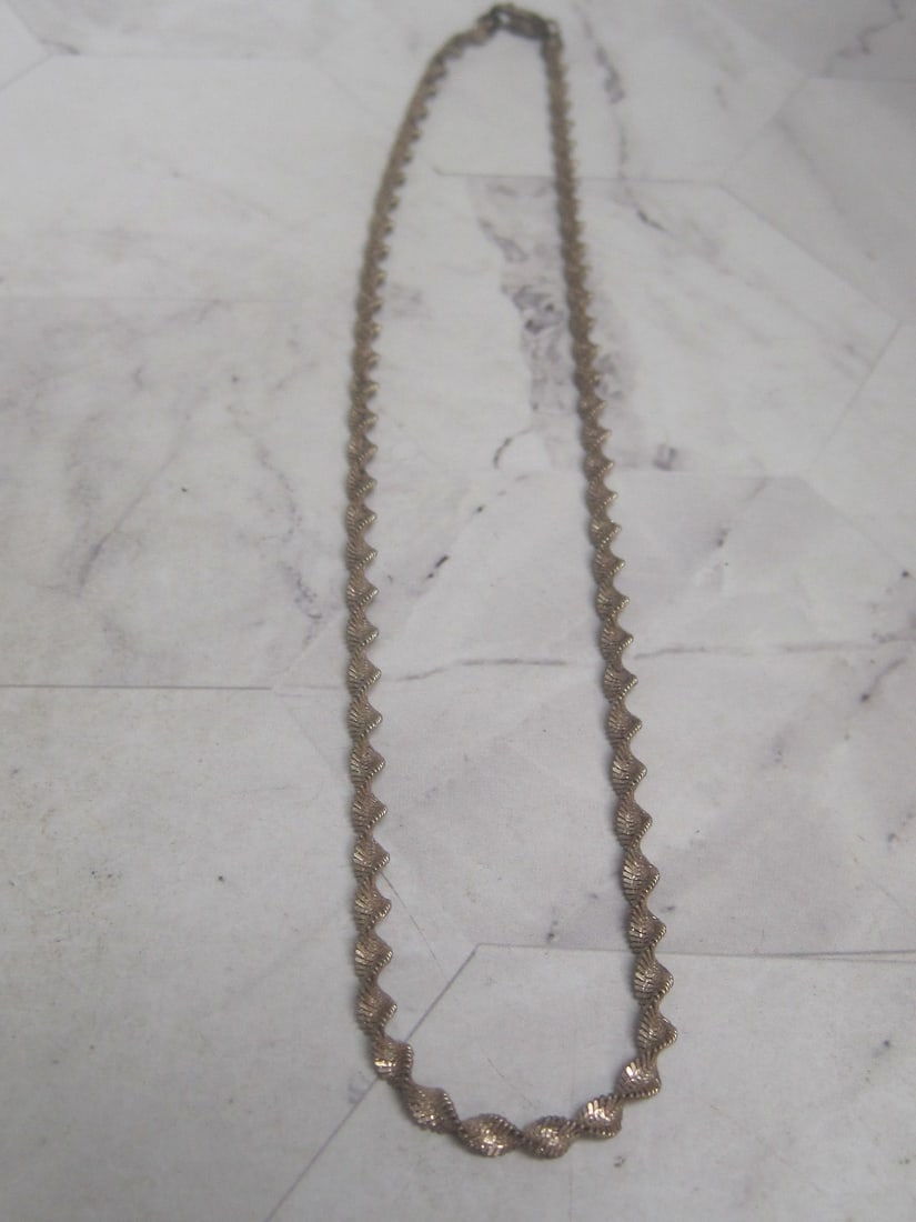 17" Sterling Silver Twisted Design Necklace: Weighs 8.8 grams