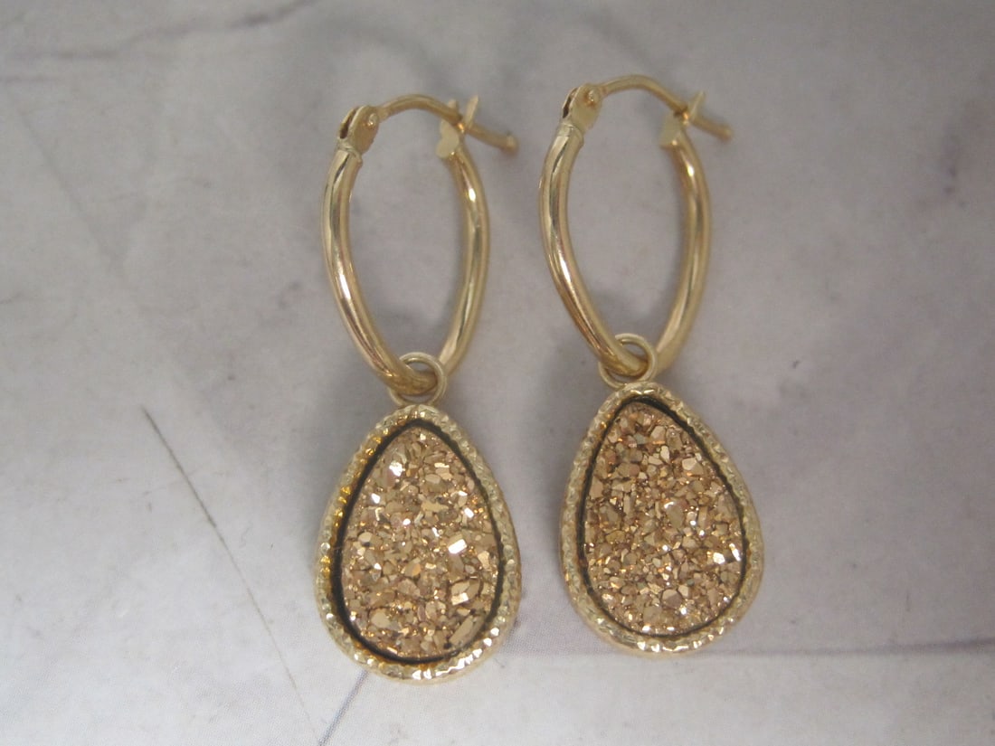 14k Gold Hoop Earrings with Reversible Druzy Drop Charms: Weighs 2.8 grams 