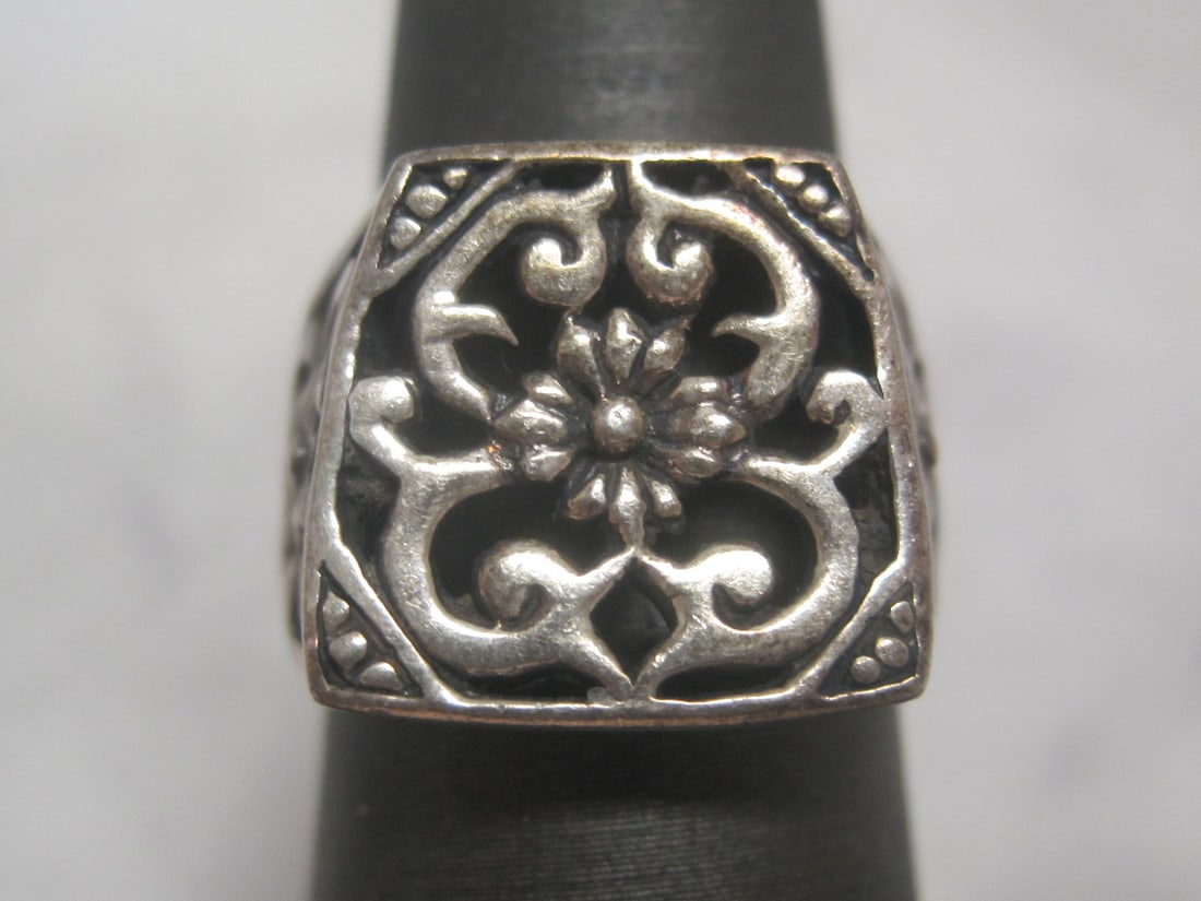 Sterling Silver Filigree Ring: Weighs 6 grams, Size 6 