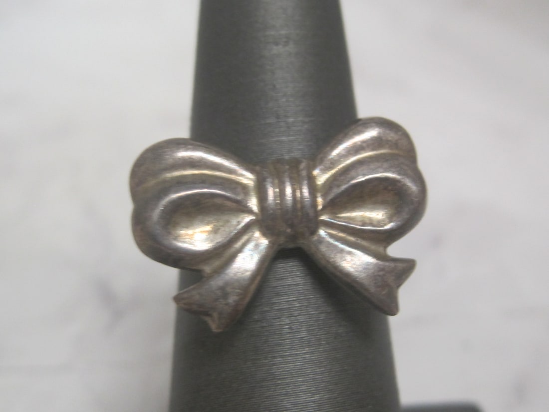 Sterling Silver Bow Ring: Weighs 3.3 grams, Size 6 1/2 