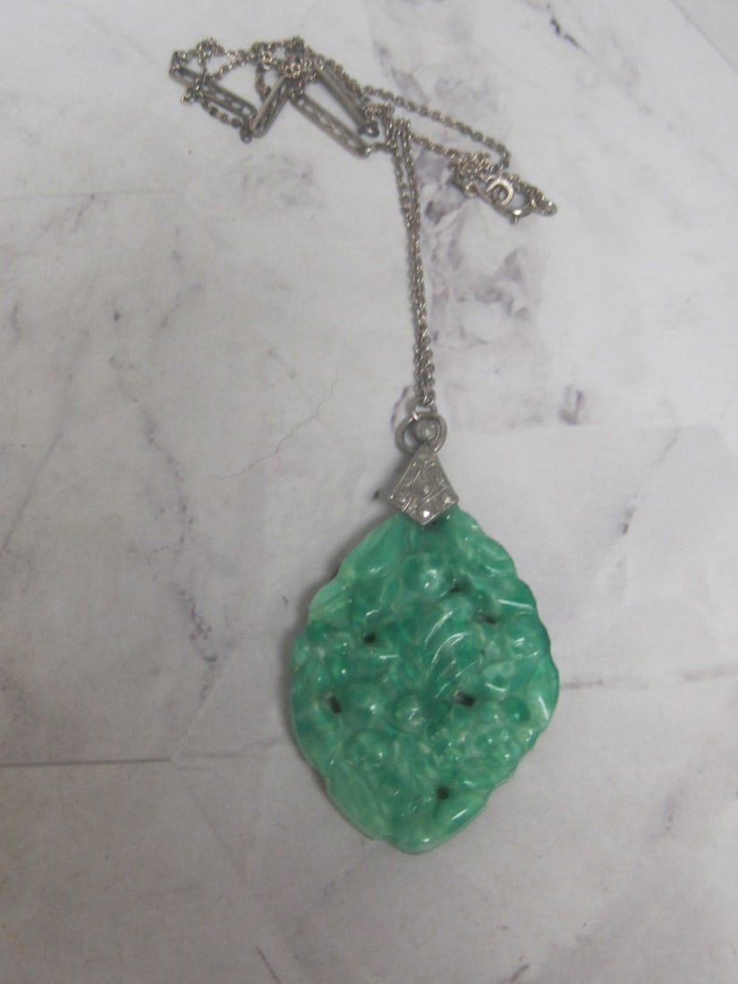 Jade/Jadeite Pendant on Silvertone Chain: Chain needs repair