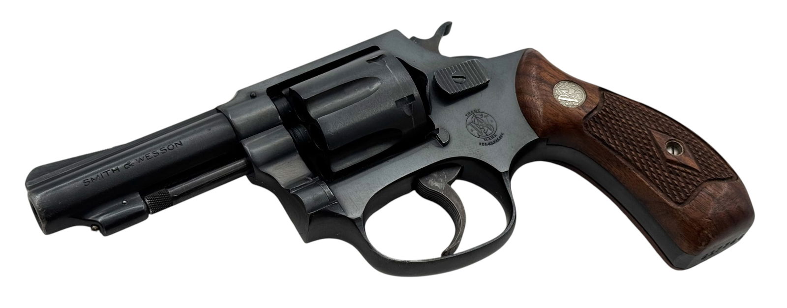 Excellent Desirable 1960s Smith & Wesson Model 36 Chief's Special "Flat Latch" .32 S&W LONG Revol...: S#: 617766, matching on frame, cylinder and barrel | 3" Barrel | Beautiful wood checkered diamond medallion Magna grips | Features the early and hard-to-find flat cylinder latch |||| CONDITION: