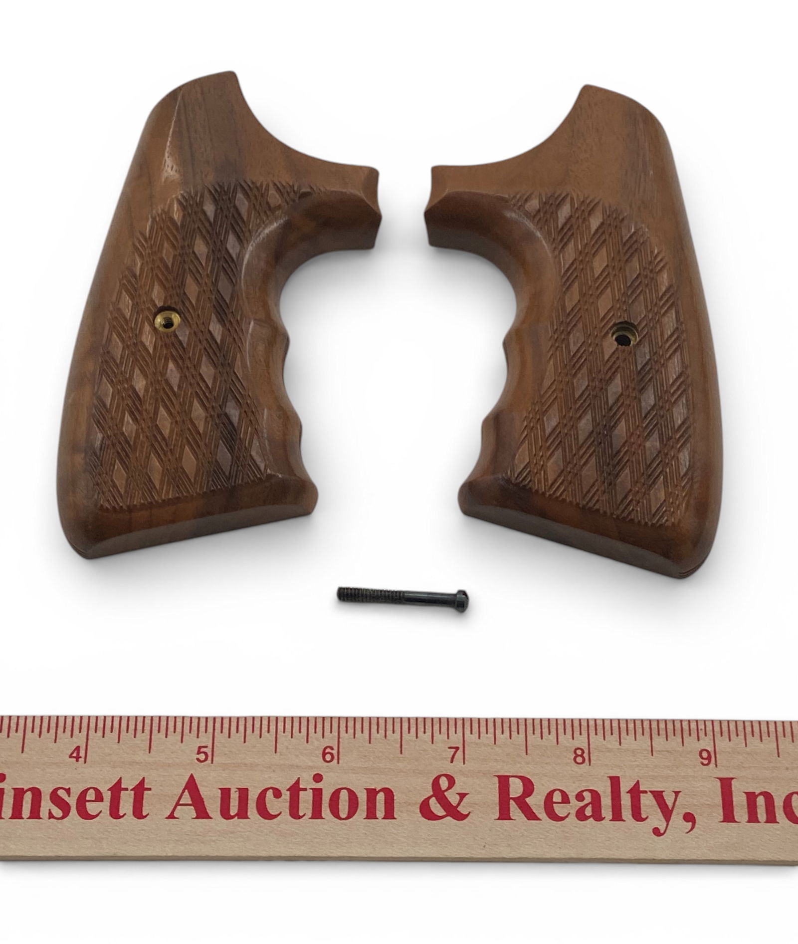 Excellent Set of Herrett Grip / Stocks for Smith & Wesson K-Frame Square Butt Revolver w/ Screw: Very nice set of beautiful grips with a nicely finished fire blue screw. 