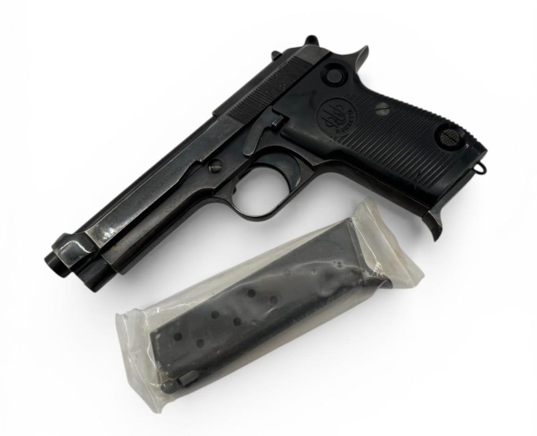 Early 1957 Beretta Model 1951 9MM Semi-Automatic Pistol with (2) Magazines (1 of 12)