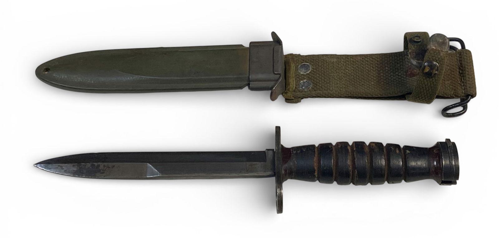 Nice Early WWII US M4 Bayonet by Imperial with USM8 Scabbard: 11.5” overall length, 6.75” blade 
