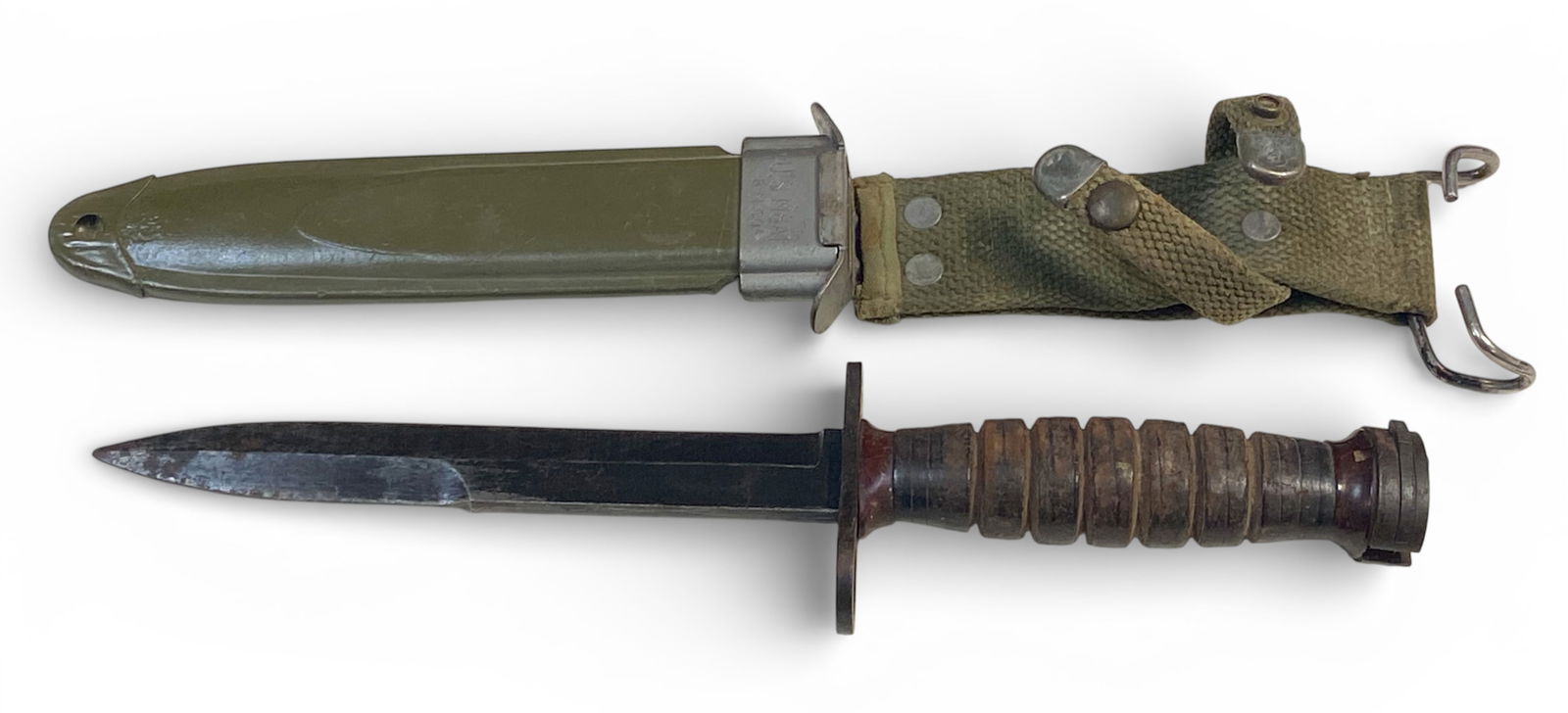 Nice Early WWII US M4 Bayonet by Camillus with USM8A1 Scabbard (1 of 9)